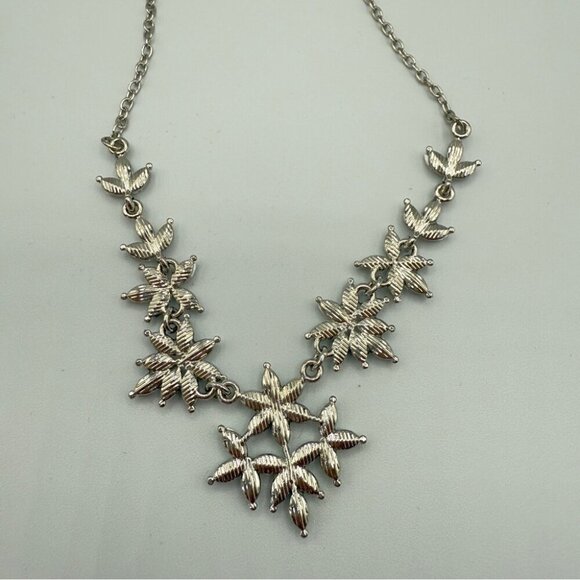 Elegant Silver Floral Necklace and Earring Set - Picture 10 of 10